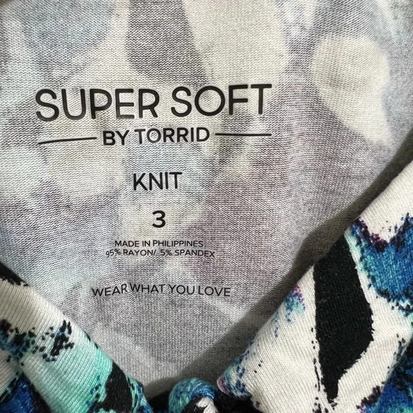 Torrid super soft tie front off shoulder floral top size 3 - Picture 3 of 12